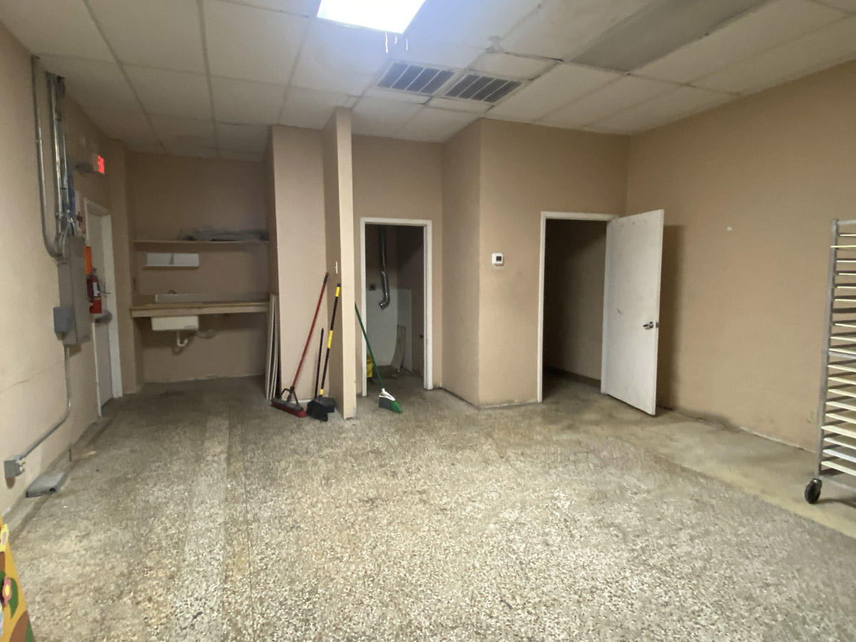 Hamlin Shopping Center 4020 - Image 9